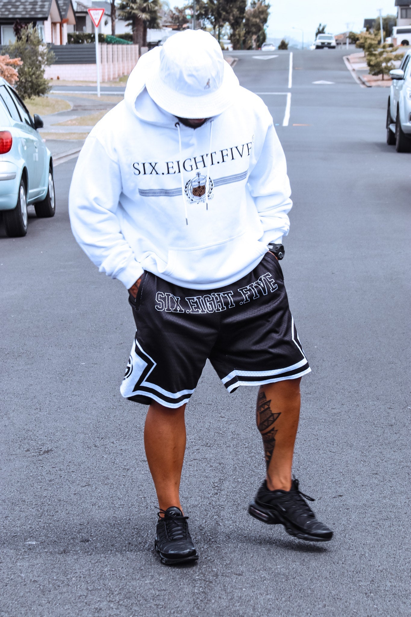 SIX EIGHT FIVE SHORTS