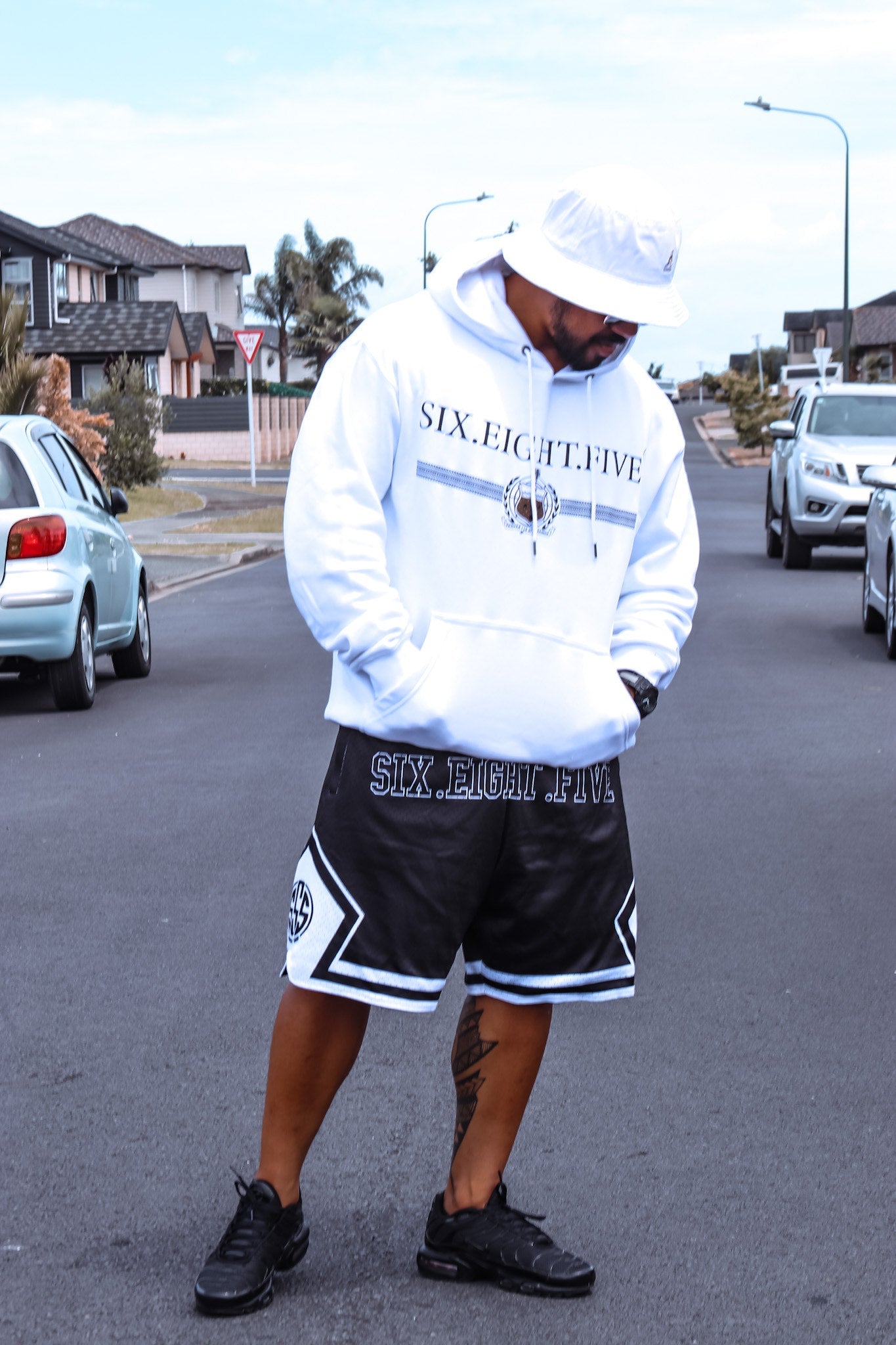 SIX EIGHT FIVE SHORTS